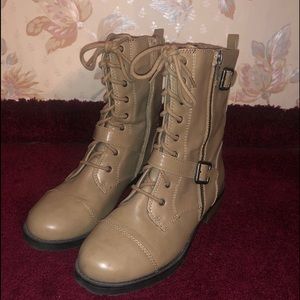 ‼️SOLD‼️ White Mountain Combat Boots